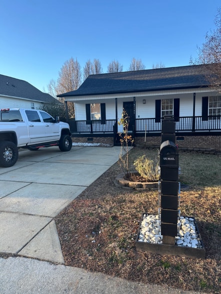 Building Photo - 2105 McKinnon Dr