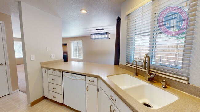 Building Photo - 11665 SW Sheffield Cir