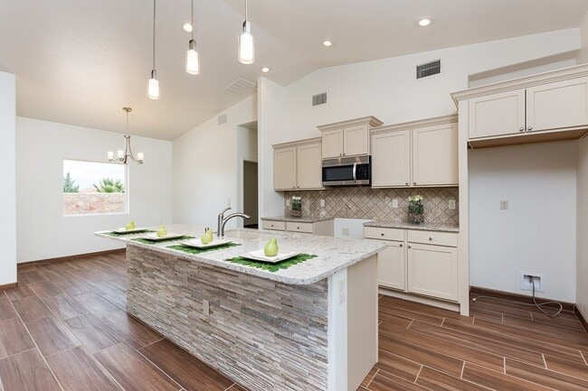 Building Photo - 4507 Mesa Central Dr