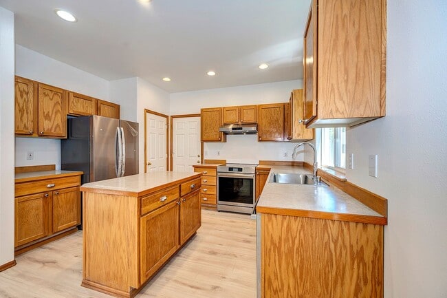 Building Photo - Lynnwood Two Story