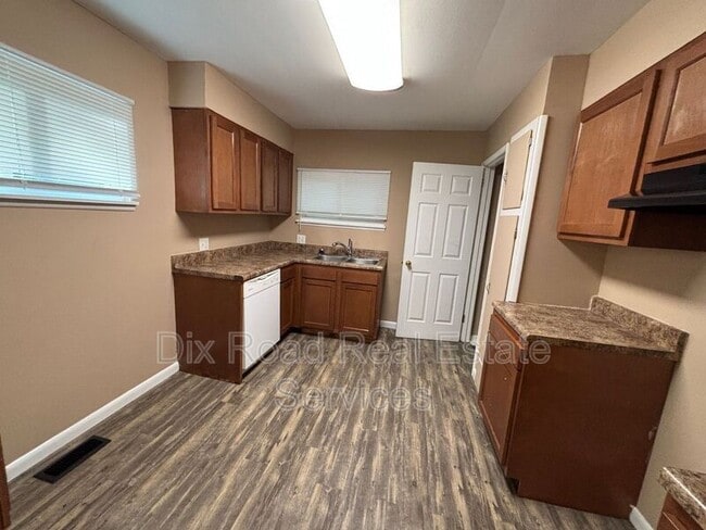 Building Photo - 5441 Bayside Dr