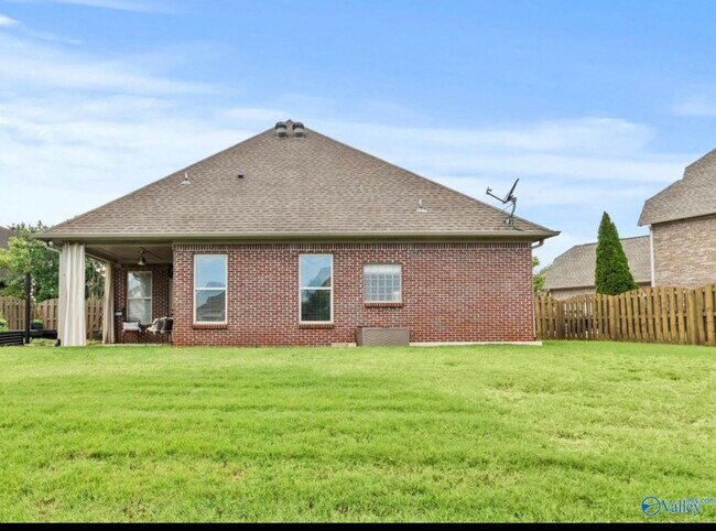 Building Photo - 22 Maple Grove Blvd SW