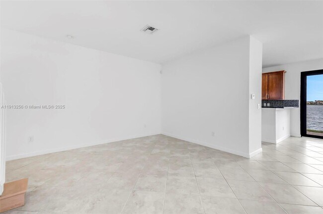 Building Photo - 9583 Town Parc Cir N