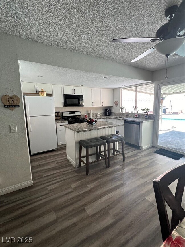 Building Photo - 3835 Chutney St