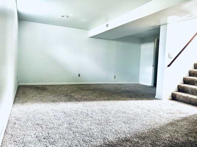 Building Photo - Spacious Home on Large Corner Lot