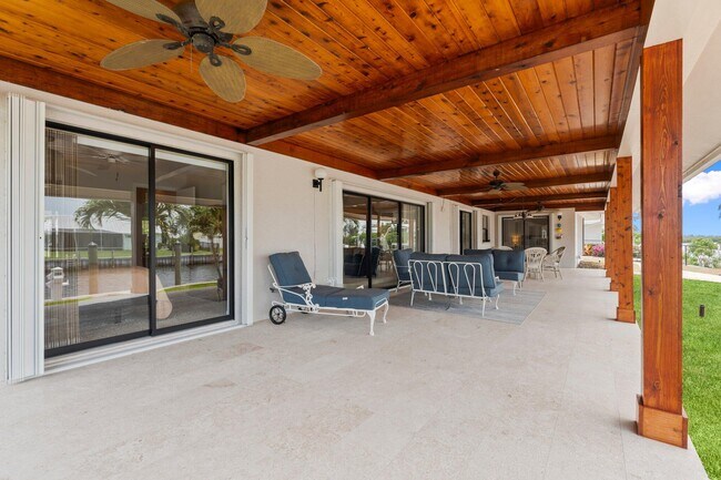 Building Photo - 130 Queen Catherina Ct