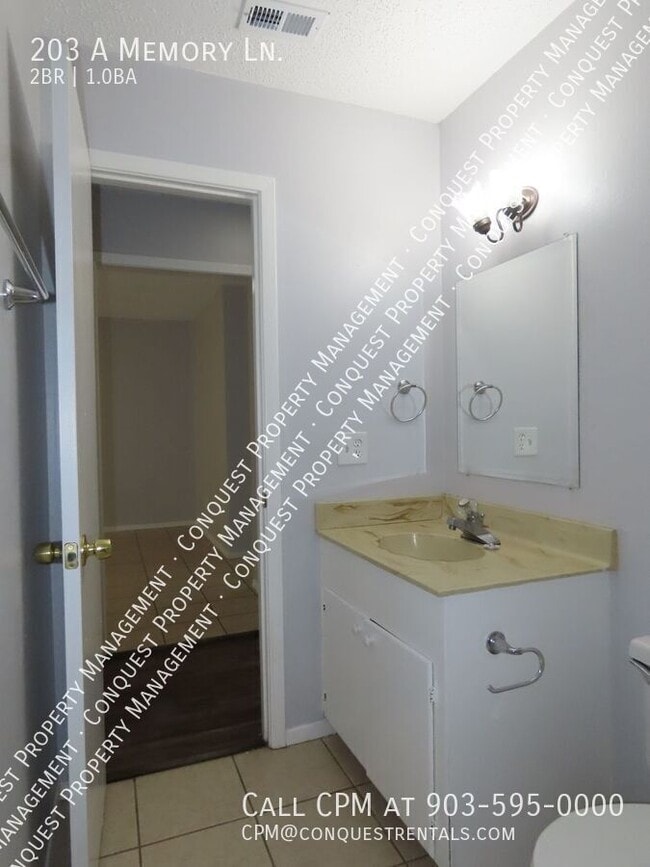 Building Photo - 203 Memory Ln