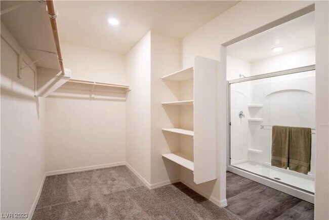 Building Photo - Bright, Modern 3 Bd, 3 bth, Home with Chef inspired Kitchen, 2 Living Spaces