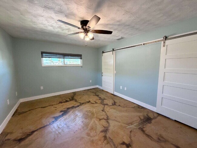 Building Photo - "Waterfront Home with Dock! 3-Bedroom Oasis with 2 Baths and 1,800 Sq Ft of Comfort in Hudson, FL!"