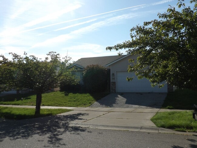 Building Photo - Home in the Landings!