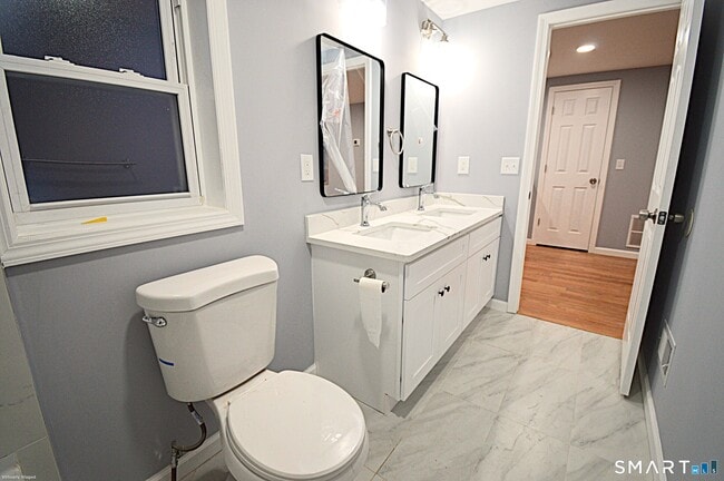 Building Photo - 17 Railroad Ave