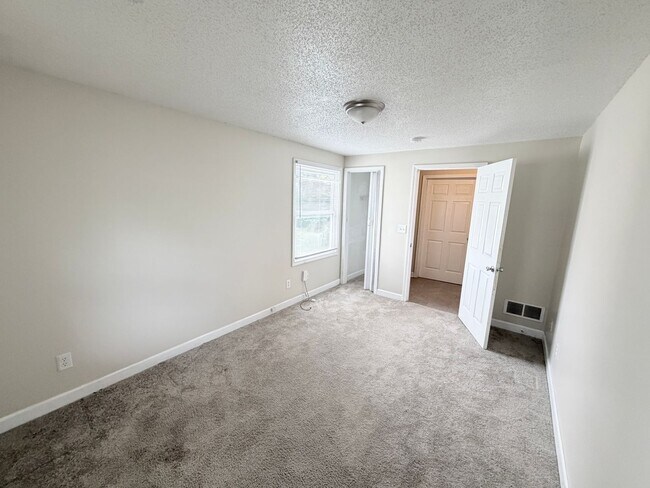 Building Photo - 6215 Lathrop Ave