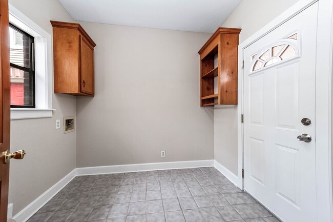 Building Photo - 2245 N Austin Ave