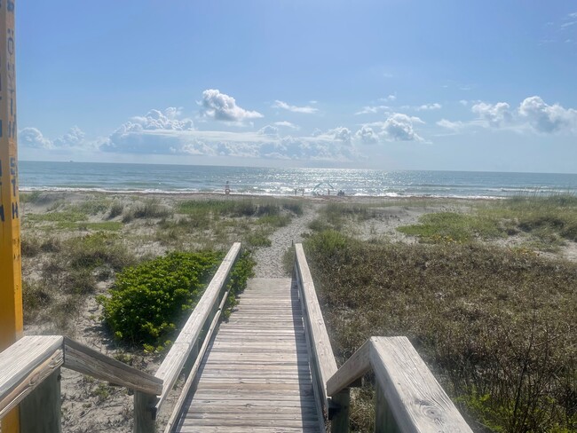 Building Photo - Driftwood Villas Apartments