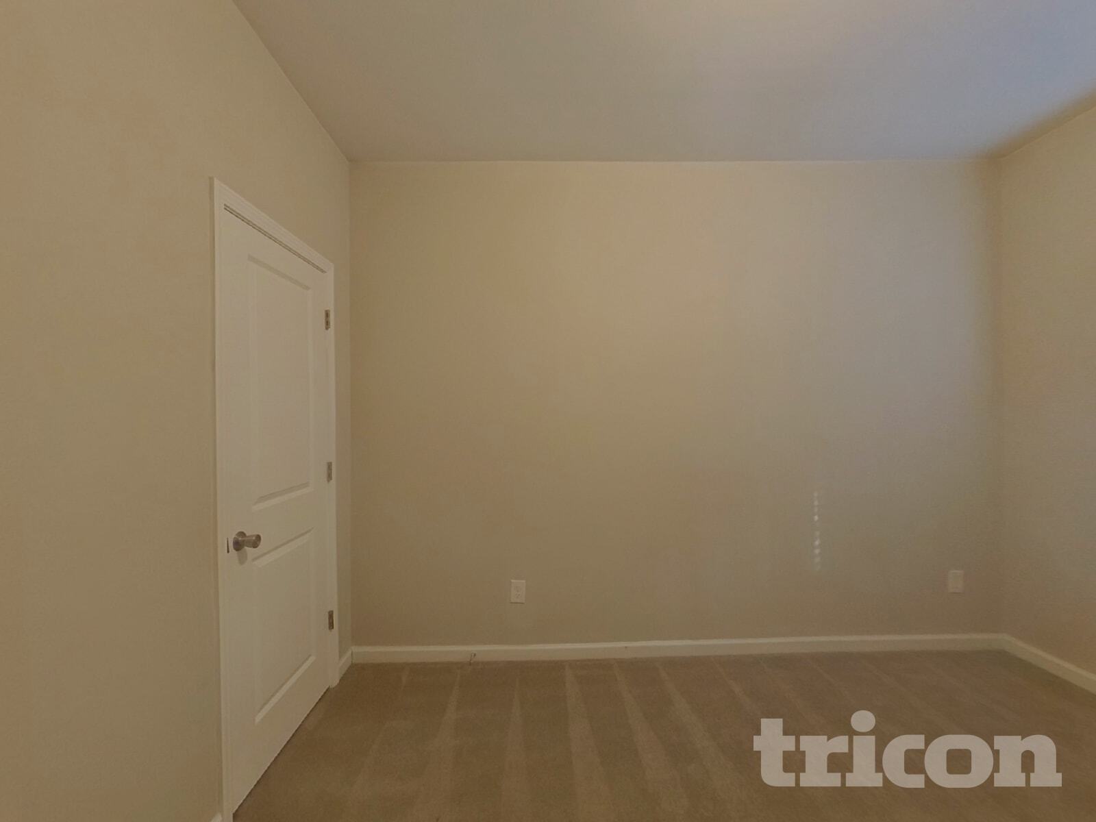 Building Photo - 1576 Queen Elizabeth Dr