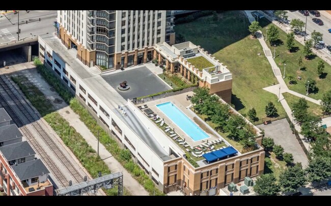 Building Photo - 350 N Desplaines St