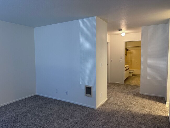 Building Photo - NE Bend Rental Near St. Charles Hospital | 2 Bed, 1 Bath | Off-Street Parking | 97701