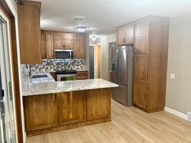 Building Photo - 500 W Mohawk Trl