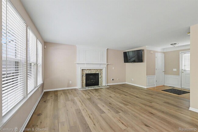 Building Photo - 7055 Oakridge Dr