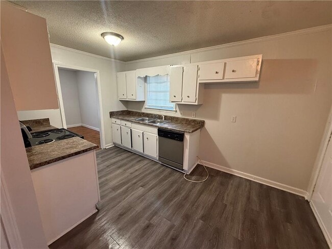 Building Photo - 532 Woodlore Dr