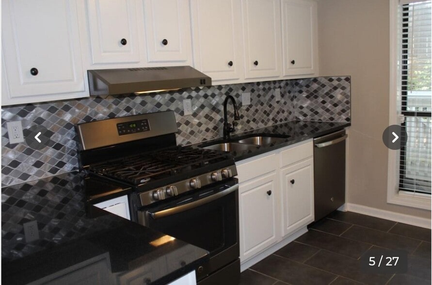 Building Photo - 1403 Wynnes Ridge Cir SE