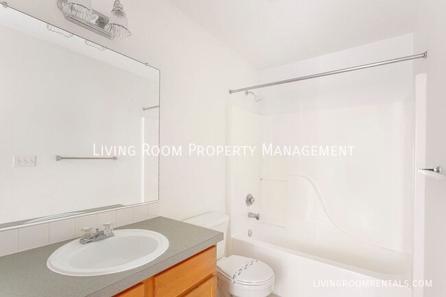 Building Photo - 3715 NE Grand Ave