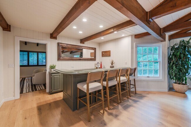 Building Photo - Beautiful Tarzana Rental!