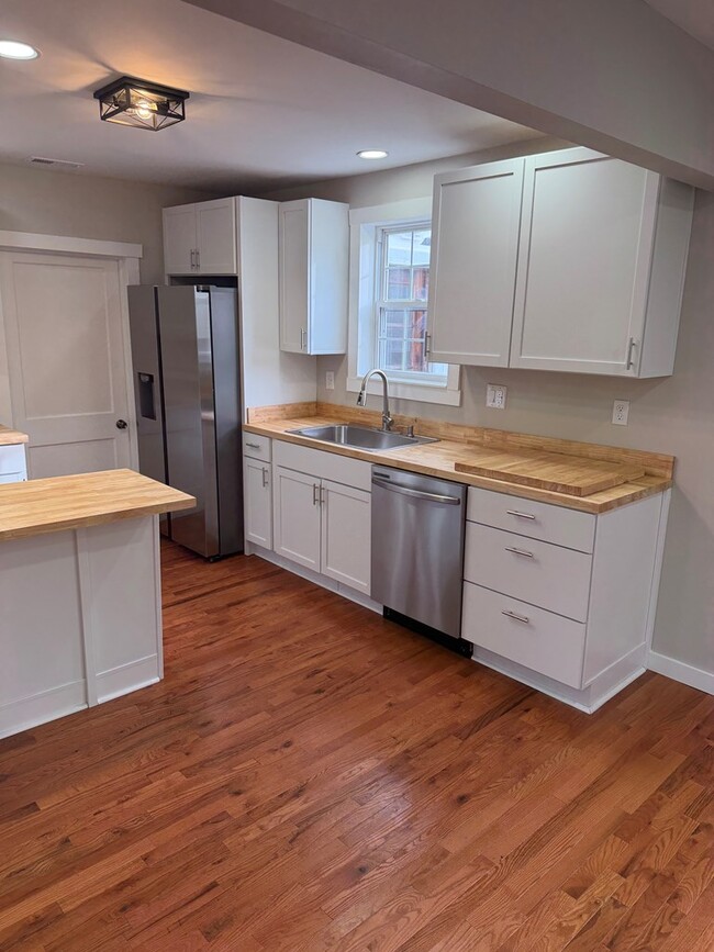 Building Photo - 520 Virginia Ave