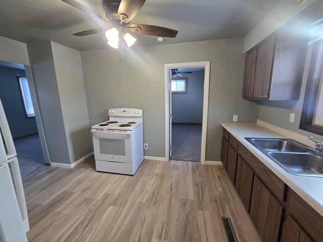 Building Photo - N5621 N Franklin St