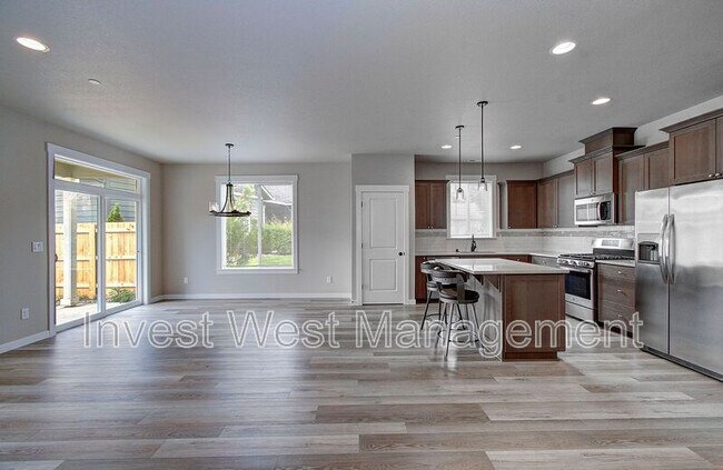 Building Photo - 1651 52nd Ct
