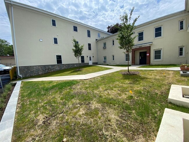 Primary Photo - 120 E Central Ave