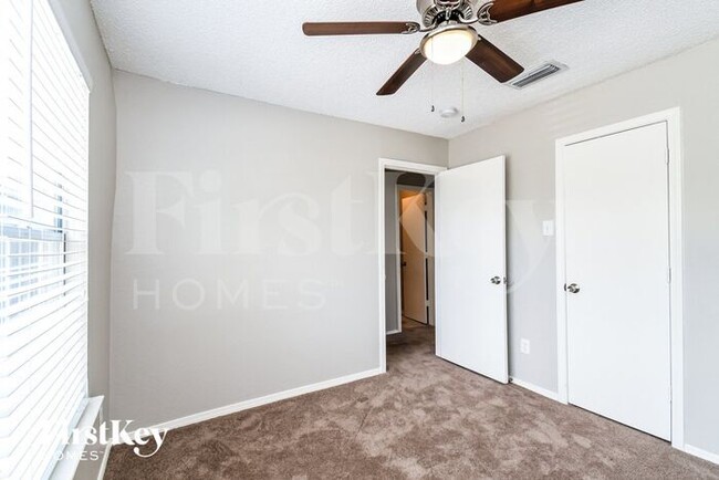 Building Photo - 1700 Scottsdale Dr