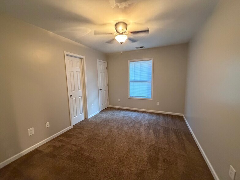 middle bedroom - 2215 Greene St