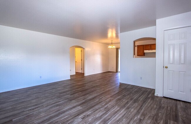 Building Photo - 6200 N Rockland Dr