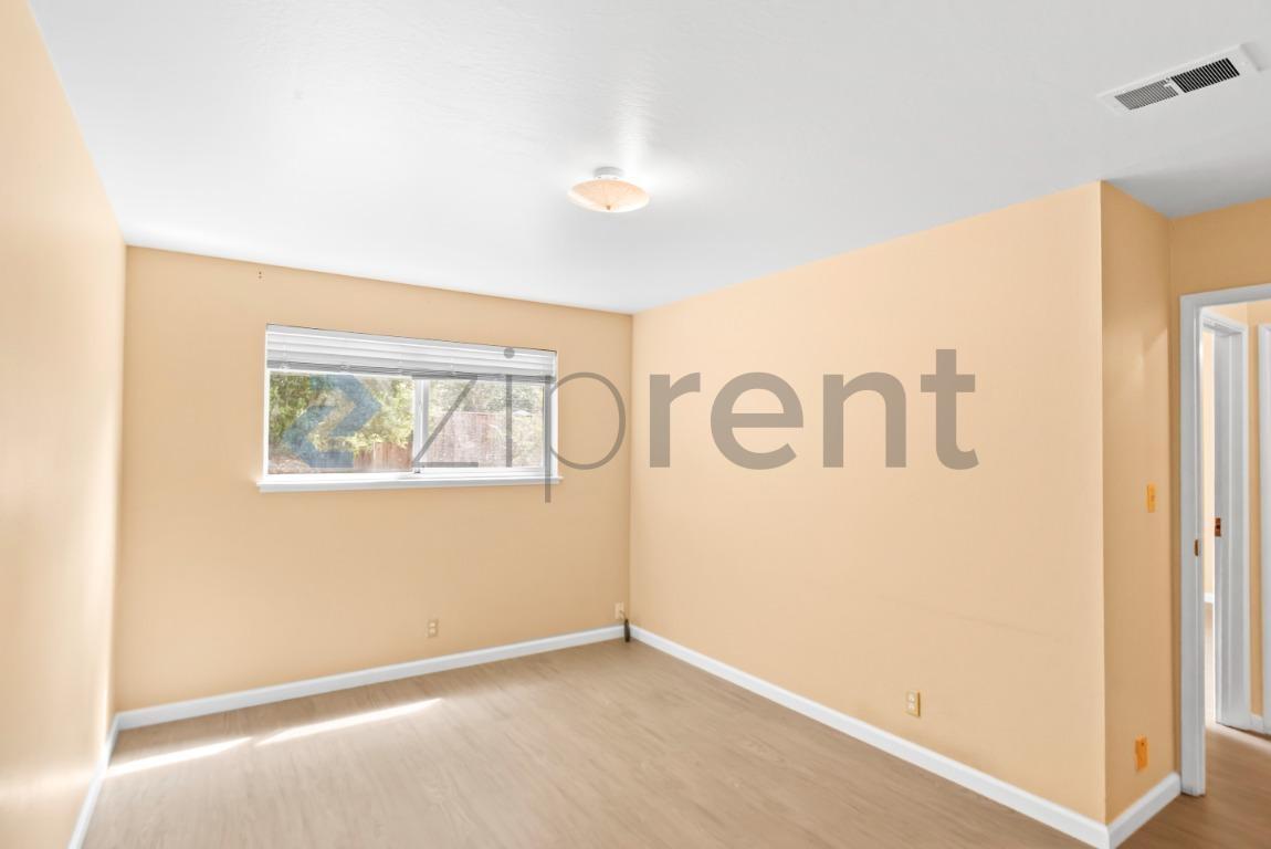 Building Photo - Unit