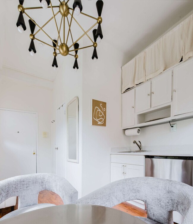 Building Photo - 364 6th Ave