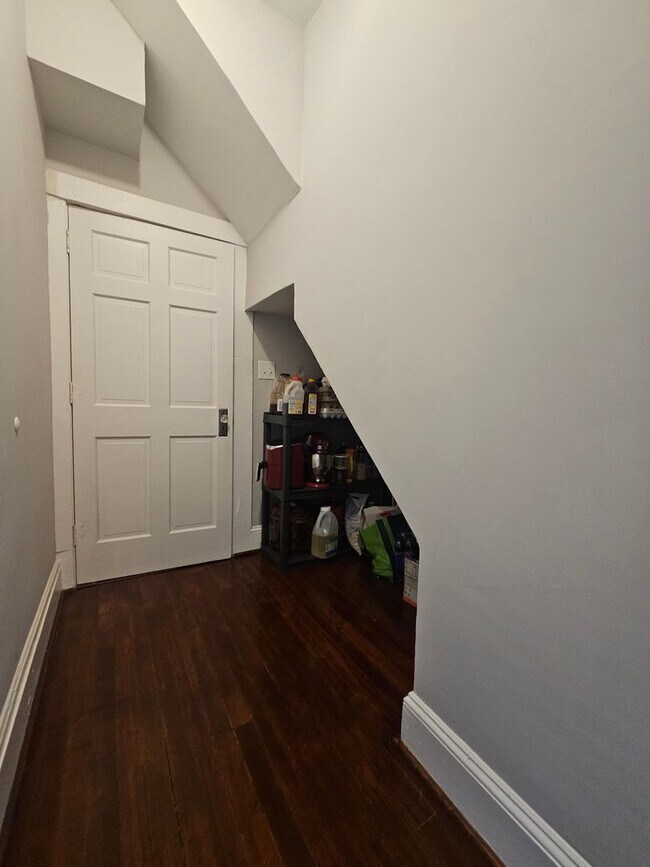 Building Photo - 3000 Peronne Ave