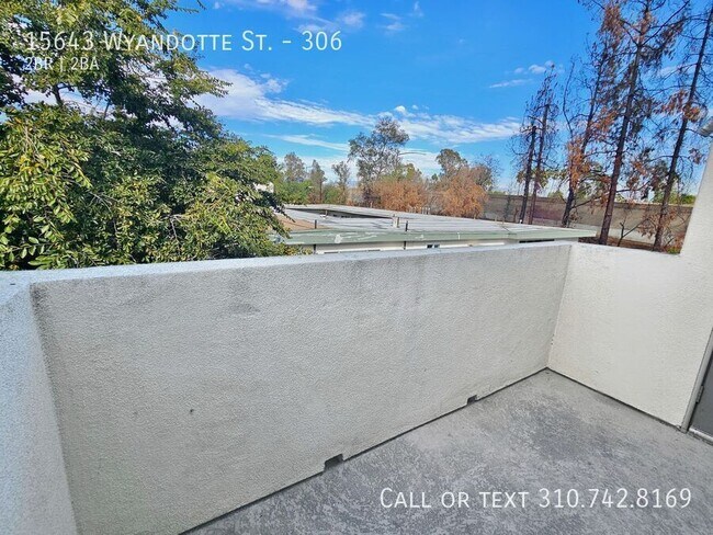 Building Photo - 15643 Wyandotte St