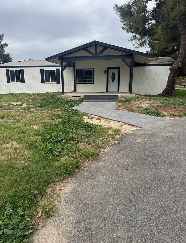 Primary Photo - 3 Bedroom, 2 Bath on 1.5 acres in Hanford