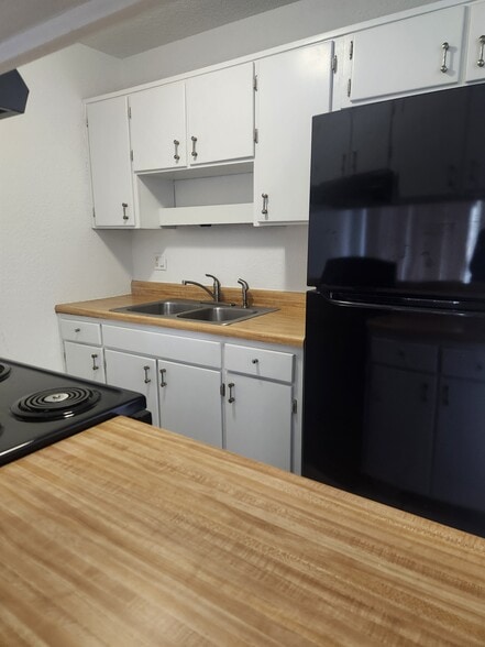 Building Photo - 439 Auburn Dr