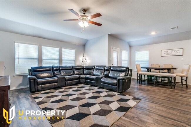 Building Photo - Exceptional 1-Story Home in a Peaceful Com...