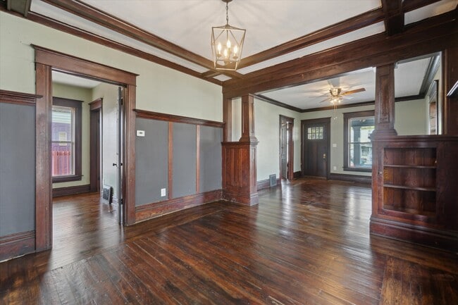 Building Photo - 1809 Maplewood Ave