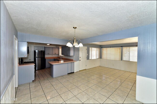 Building Photo - 5613 Creston Ave