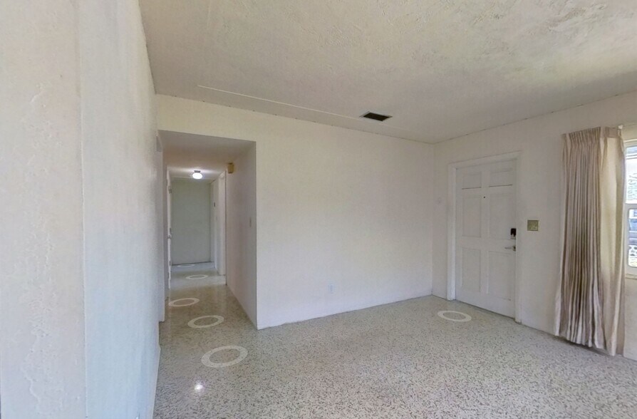 Building Photo - 6132 7th Ave S