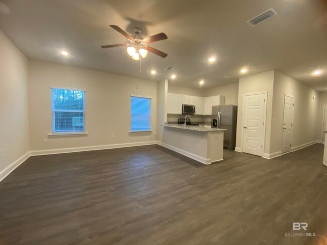 Building Photo - 6685 Spaniel Dr