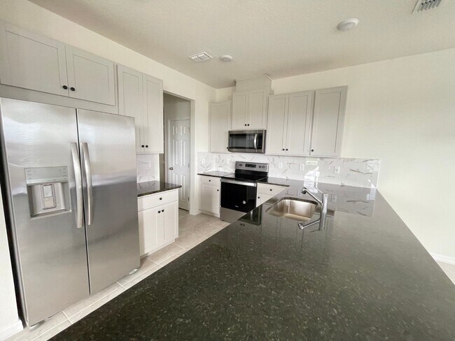 Building Photo - Newly Built, Water View, Luxury Executive ...