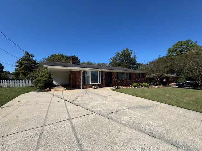 Primary Photo - Nice Brick 1/1 with bonus rooms in Silver ...