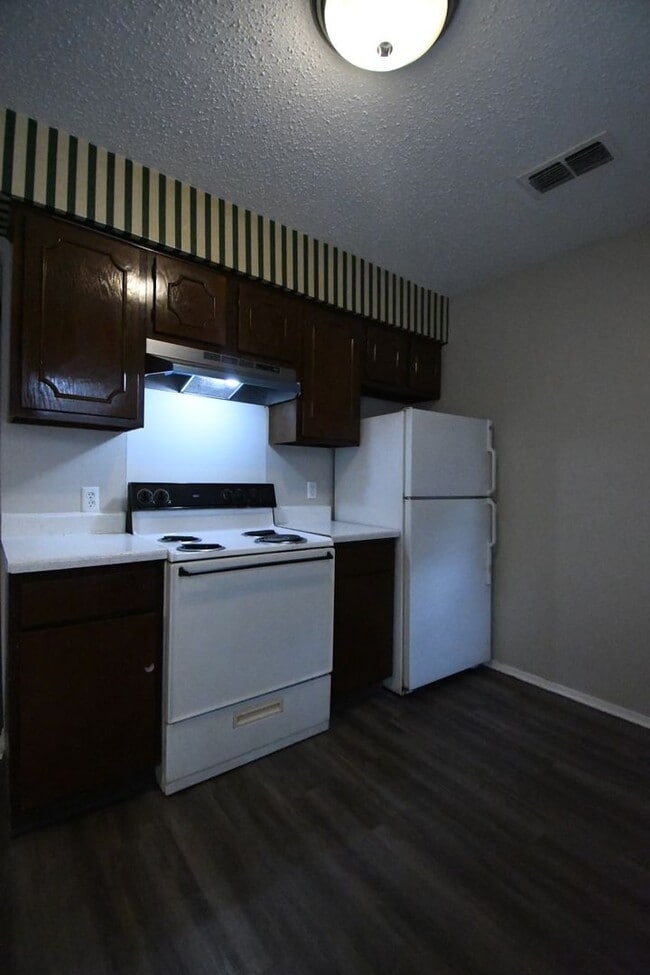 Building Photo - Economical 2 Bedroom Duplex in South Tyler-Lawn Care Included!