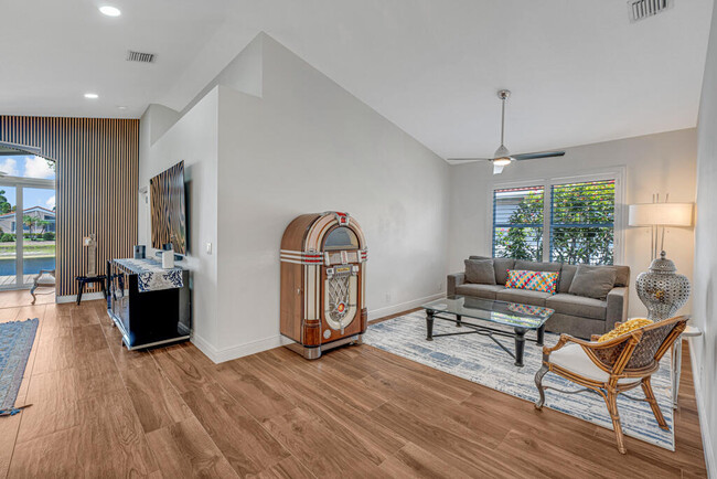 Building Photo - 9725 Cherry Blossom Ct