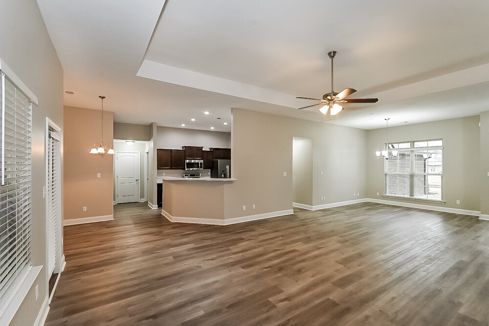 Building Photo - 8679 Courtly Cir S